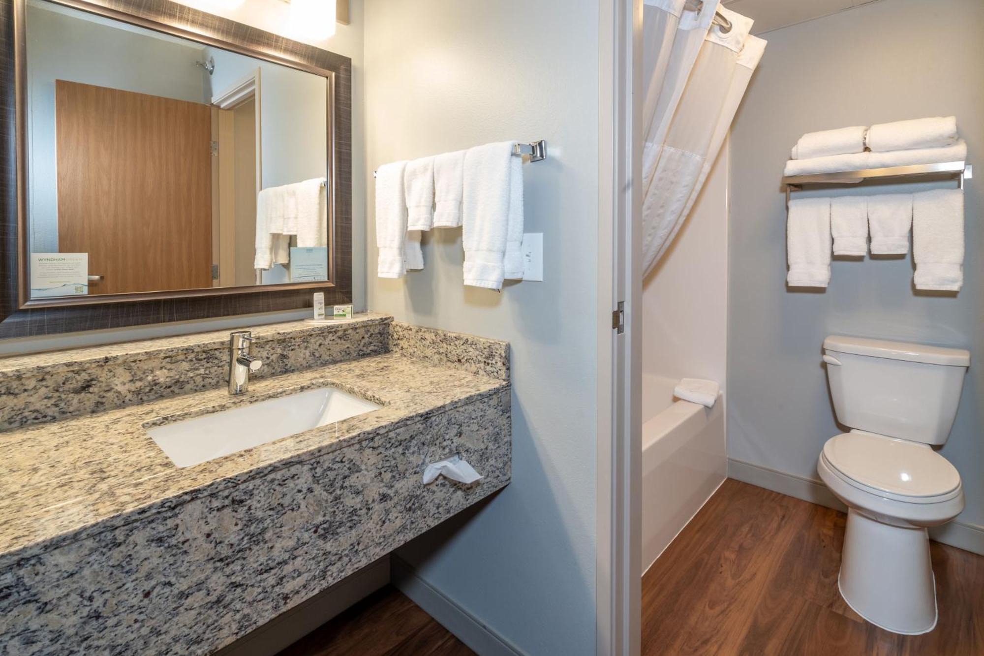 Americinn By Wyndham Valley City Conference Center Extérieur photo